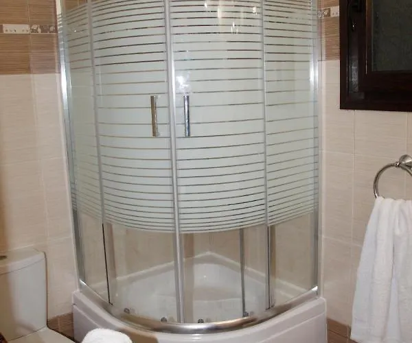 Kasti's House 1 Βρομόλιθος